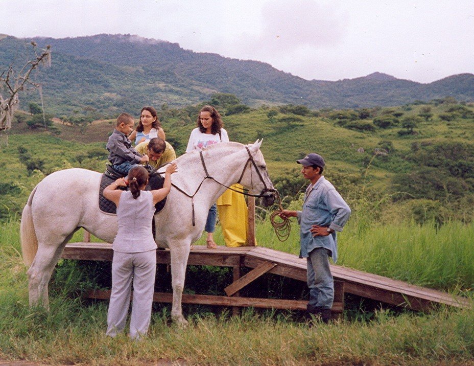 Provide HorseTHERAPY to 50 Nicaraguan Children