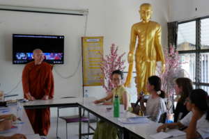 Students Ask Questions of Bhikkhuni Dhammavanna