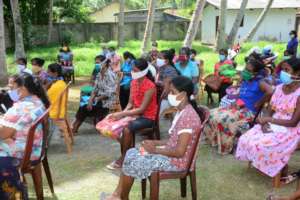 Driver mums wait for emergency food parcels