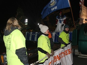 Wis/Nic Student Partners at the Holiday Parade