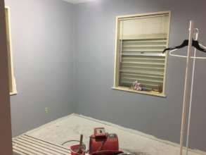 Small bedroom new walls, paint and walkin closet