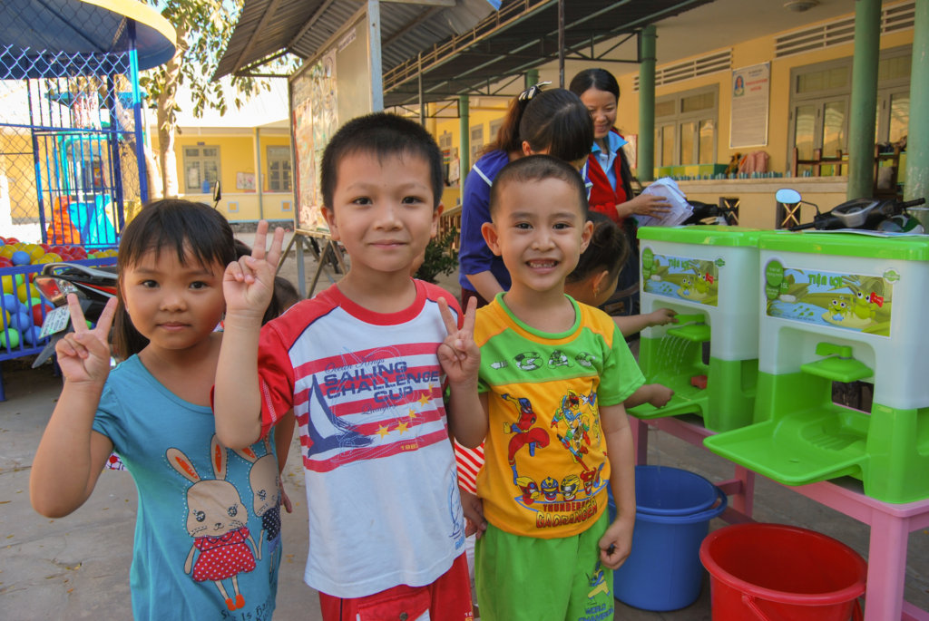 Give Handwashing Sinks to 100 Schools in Vietnam