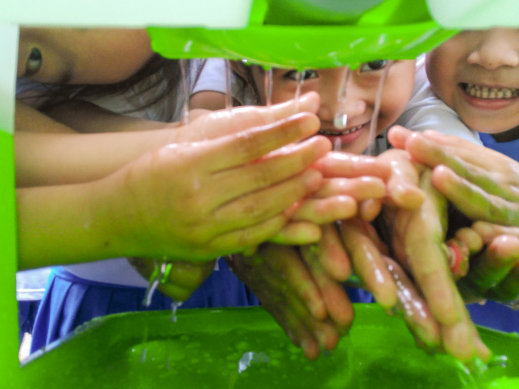 Give Handwashing Sinks to 100 Schools in Vietnam