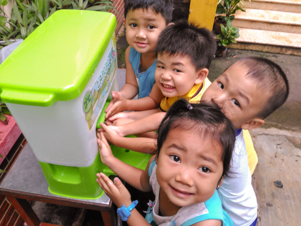 Give Handwashing Sinks to 100 Schools in Vietnam
