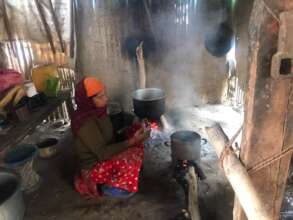 using portable cookstove for cooking foods