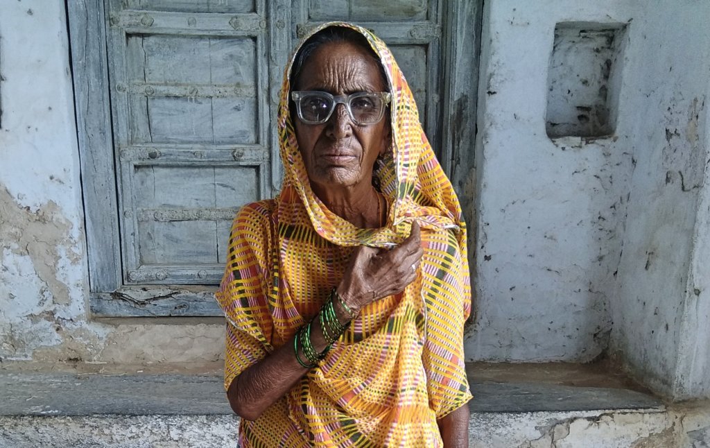 Provide Groceries to Helpless Old Age Women!