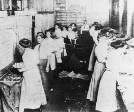 Atlanta cotton mill workers in the 1890s
