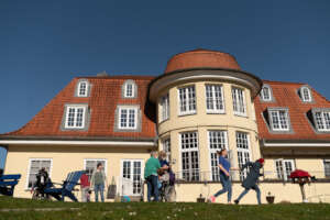 "Der Neue Kupferhof". View from the garden.