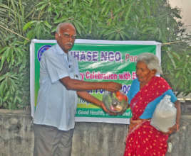 Elder receiving food groceries