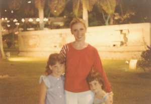 Lynn Sage with daughters Laura and Halee