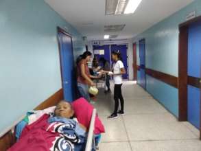 SAI volunteers deliver arapas to hospital patients