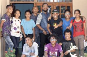 Domin Nakloke cast and crew