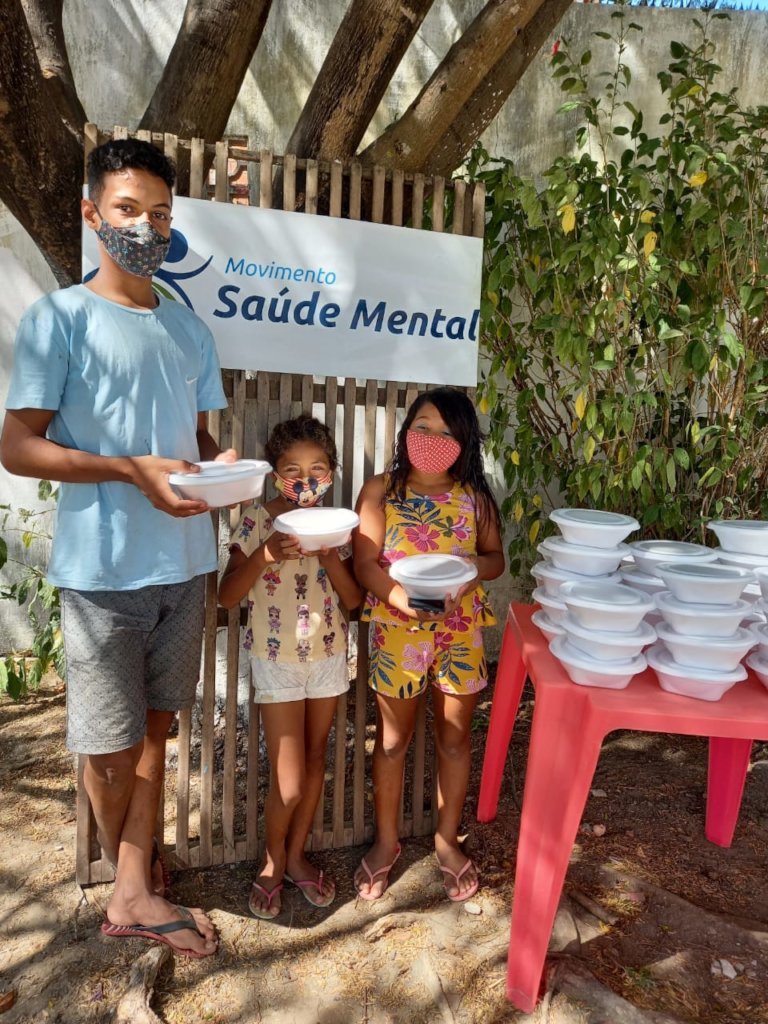 Meal distribution time!