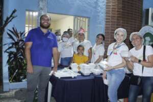 distributing free community meal students prepared