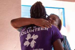 A community member thanking a volunteer