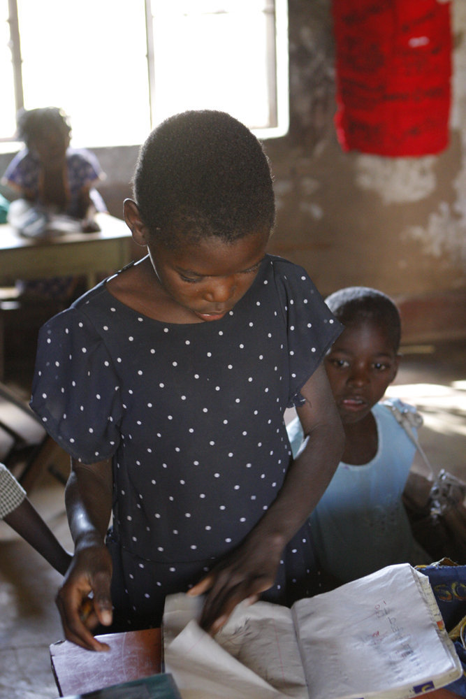 Help Saviour and her friends go to school