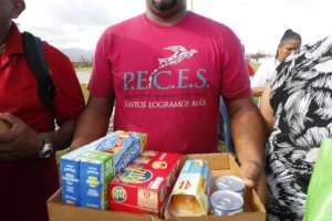 Volunteer dispatches food to community members