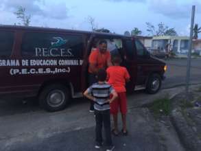 Volunteer dispatches food to community members