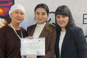 Mokhidil (centre) with Salem's Aimghul & Tatyana