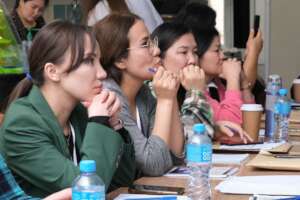 Attention-holding seminars and talks were key