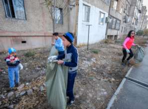 Ploggers heading off to begin their mission