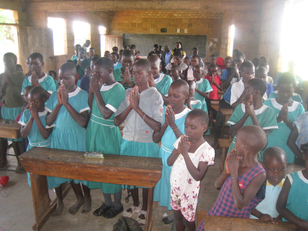 Warm blankets to keep 60 children safe from cold