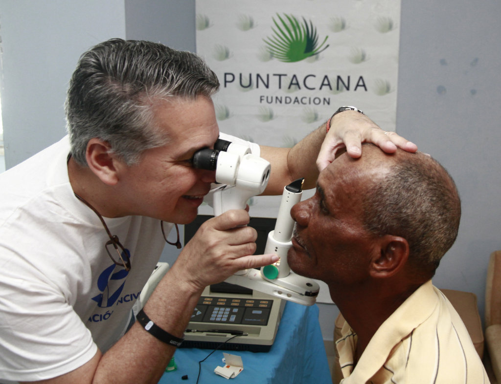 OPHTHALMOLOGIC CENTER TO AID PEOPLE IN NEED IN DR