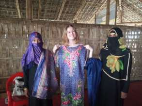 Volunteer Pip, with Rohingya women