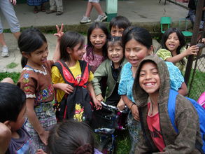 Children recipients of the project.