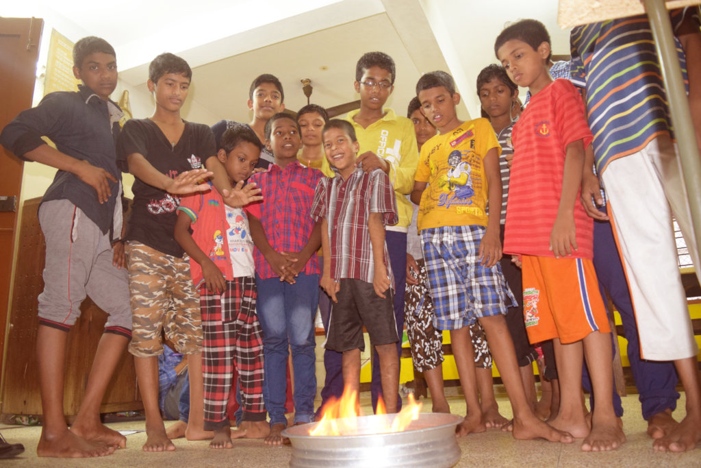 Food for street children in India during Christmas