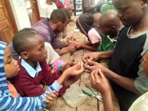 Chris showing the kids how to make a basic circuit