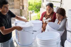 A water filter workshop in Marroquin de Abajo