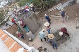 Setting the roof in Puerto de Matancillas