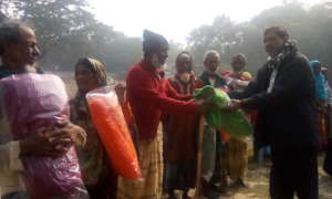 Blanket distribute in to  old aged men and Women.jpg