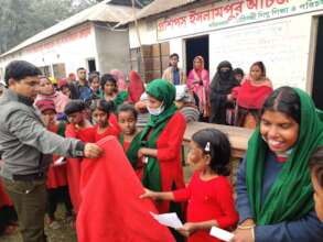 Children  Received  Blanket from our Director