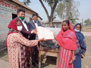 Warm Cloths distribution in to Disadvantaged women