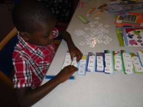 Learning words while playing with puzzles