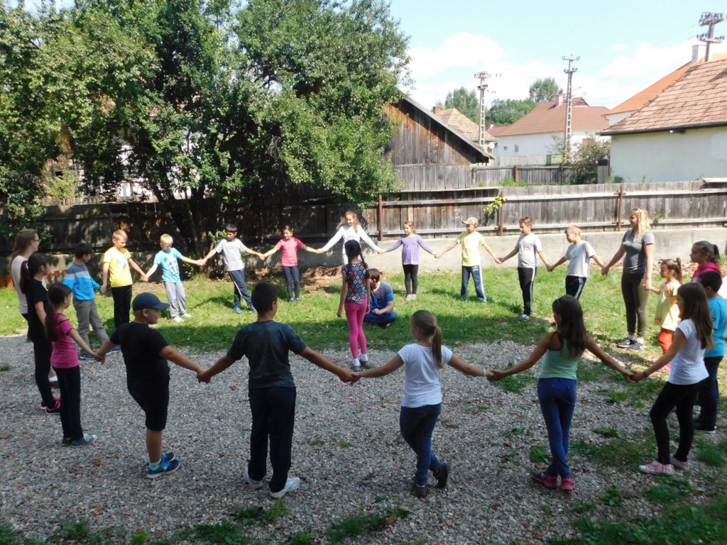 Provide Summer Camps for 500 Youth in Transylvania