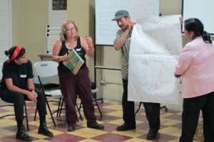 Neighbors share their ideas-Vecinos expresan ideas