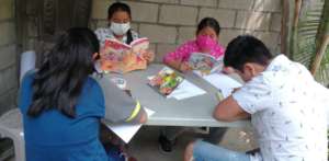 The students reading and learning to summarize the