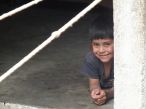 A younger Manuel watching his mother at the loom