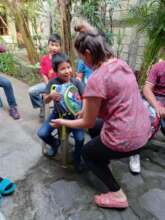 Donacion de material escolar a los ninos