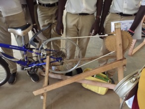 Bicycle-powered maize grinder