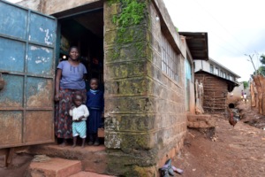 A local mother with her children in Kibera