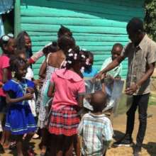 Hinche - Solar cooking demo for kids
