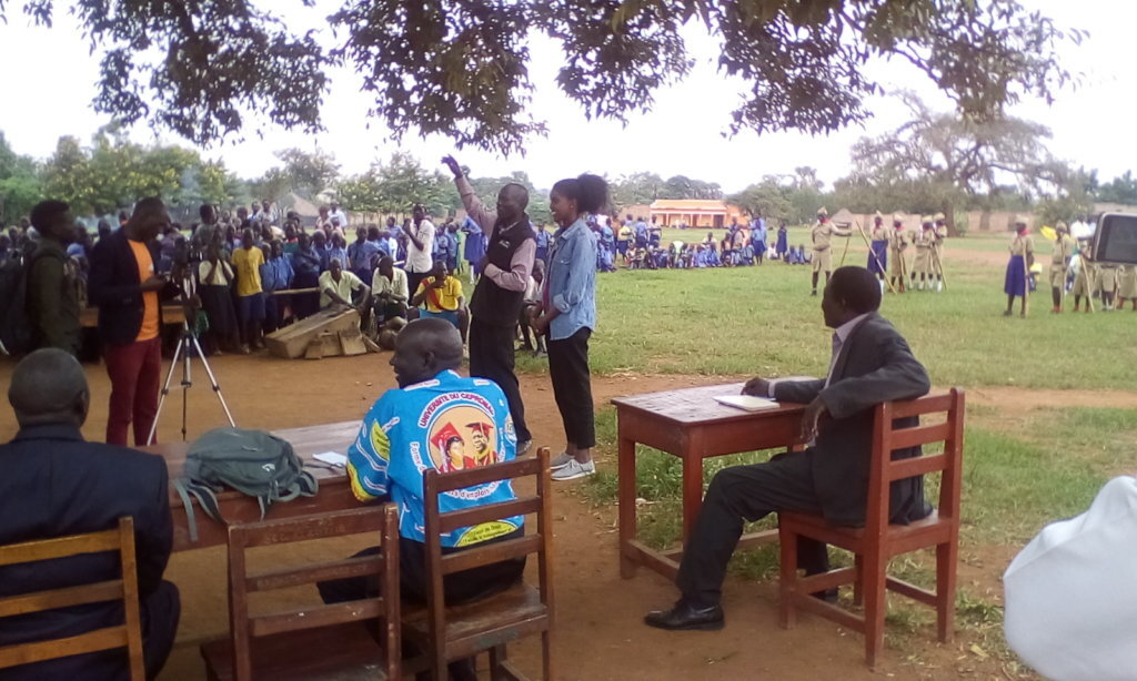 Voluntarily mobilizing community for a program