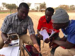 Receiving advice from a young agronomist