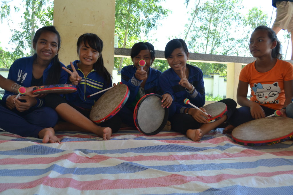 Share your Love of the Arts this Holiday Season