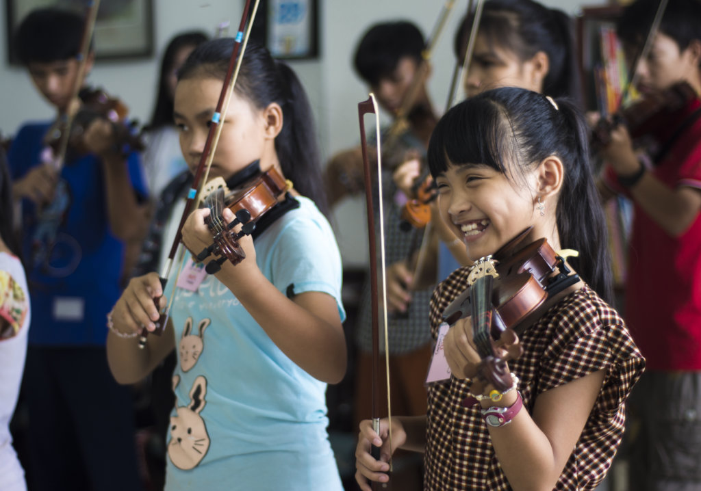 Share your Love of the Arts this Holiday Season