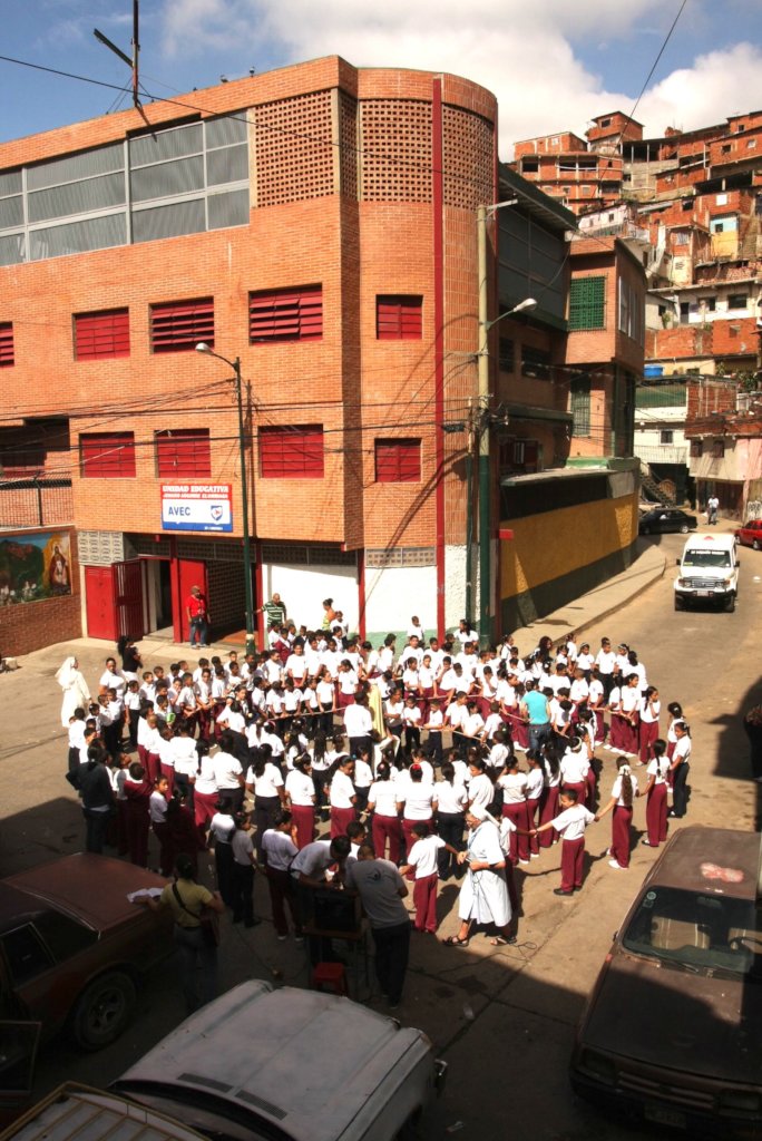 VENEZUELA: QUALITY EDUCATION FOR 400 DEPRIVED KIDS